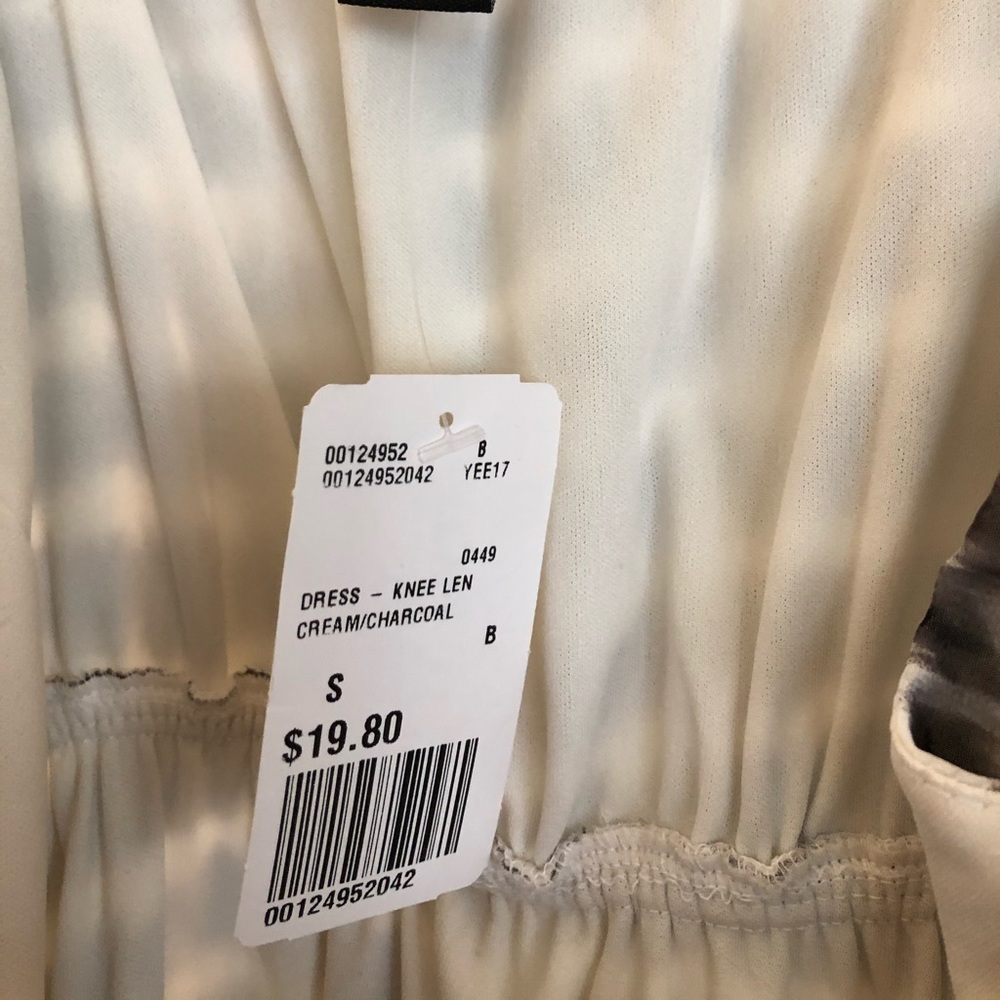 Dress - Picture 6 of 6
